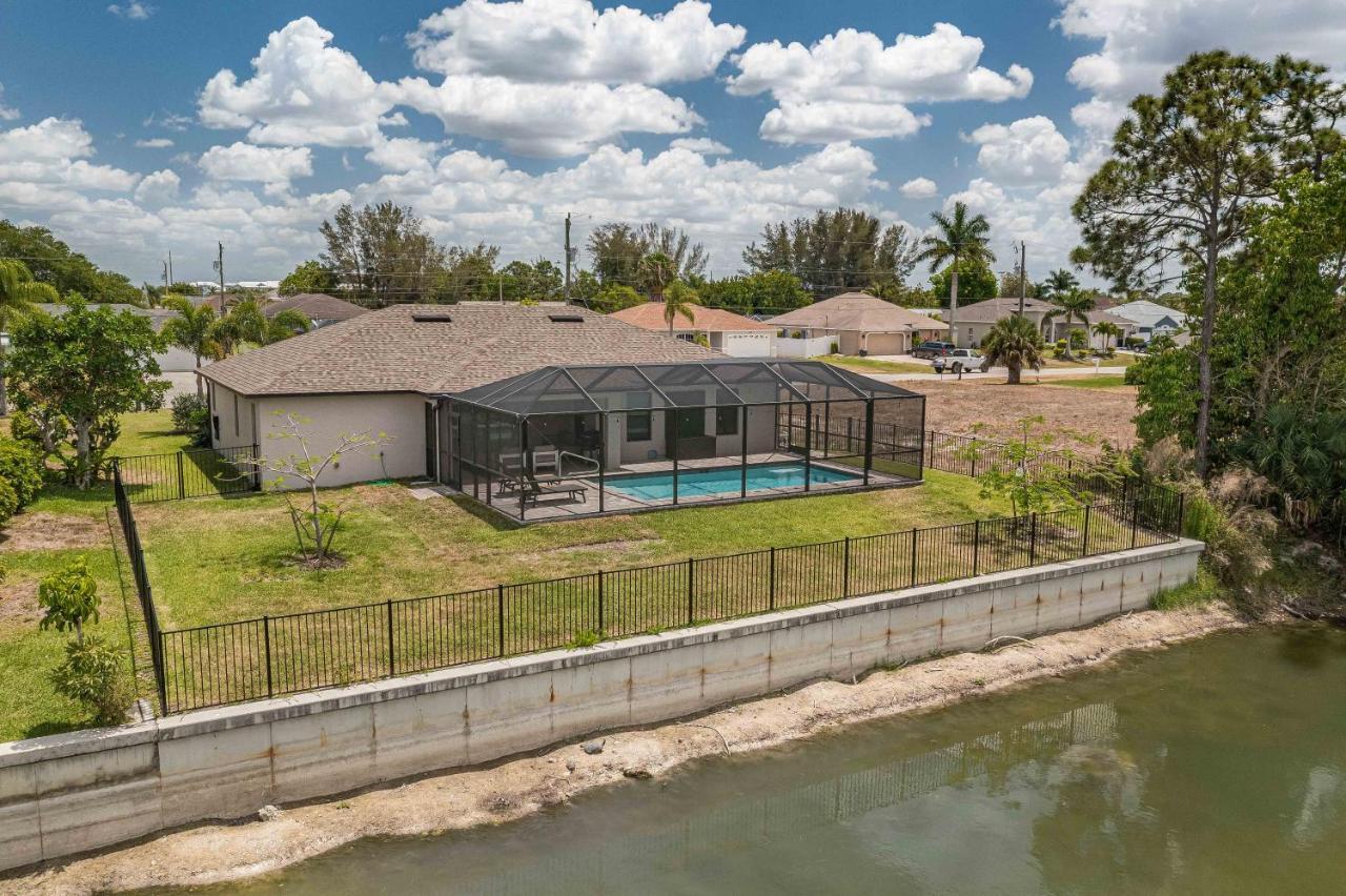 Centrally Located Cape Coral Oasis On Fresh Water Villa Exterior photo